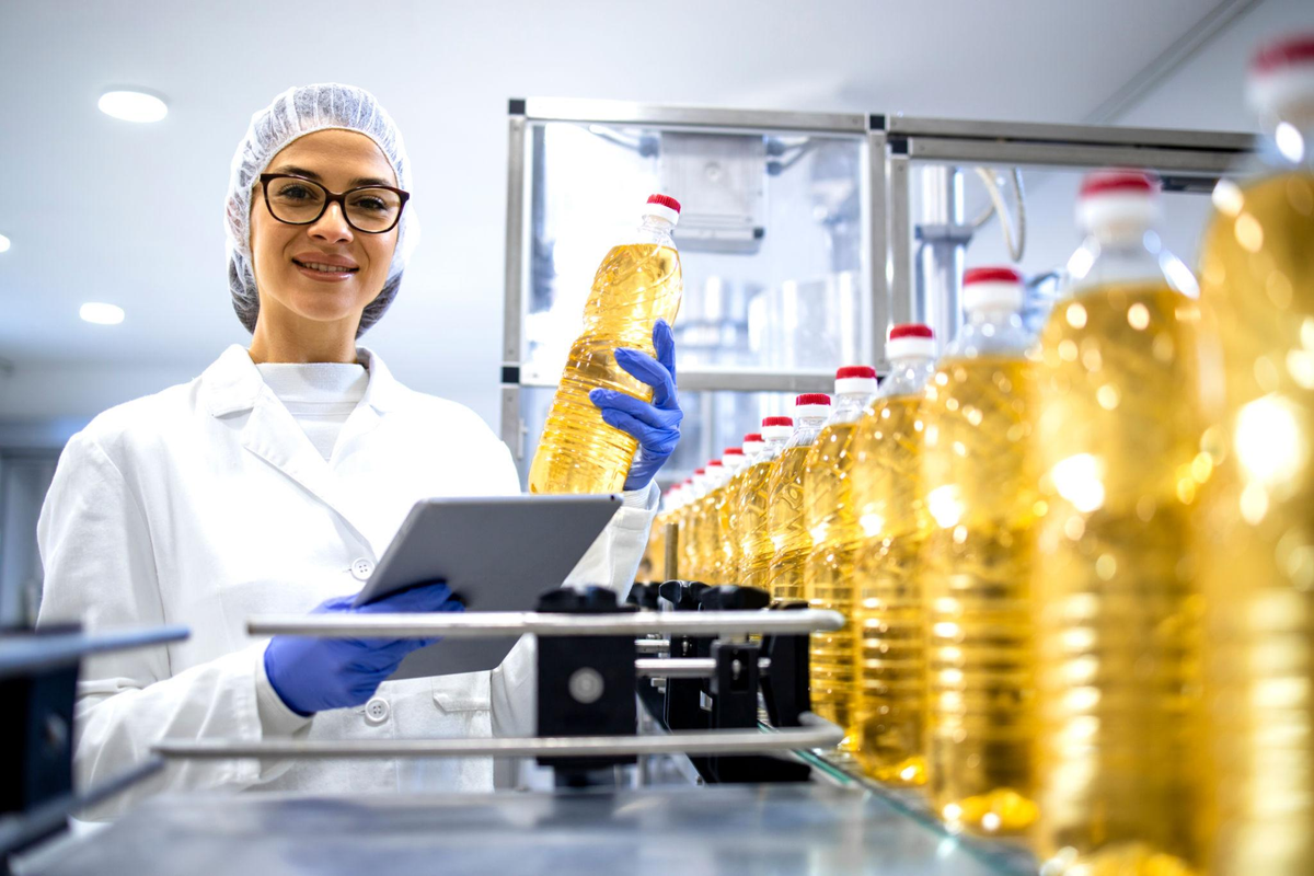 Sunflower oil production and refining process